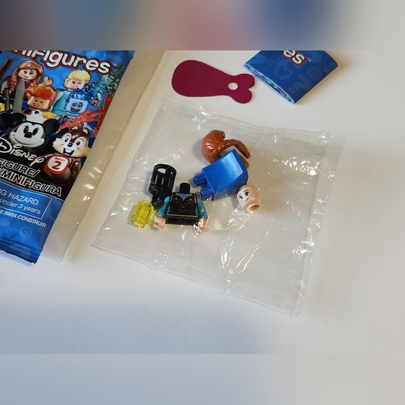 LEGO Anna from Frozen Minifigure (Disney Series 2) - Picture 4 of 4